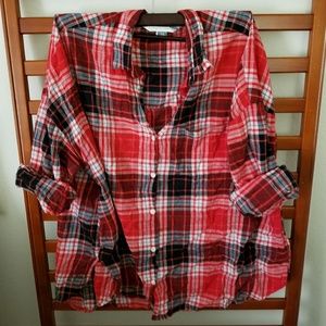 Red/black old navy boyfriend top. Xxl